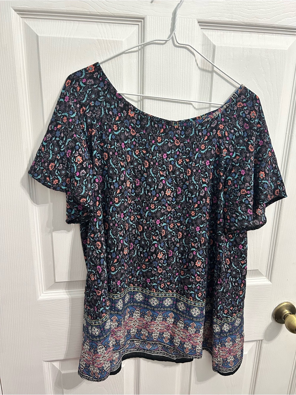 Beautiful Lightweight Floral 
Boho Short-Sleeve Blouse